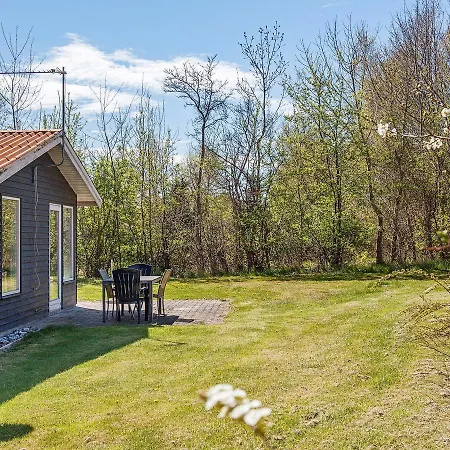 Hébergement de vacances Three-bedroom Holiday In 1