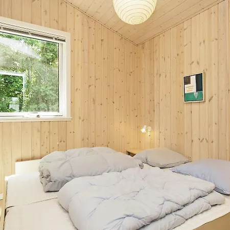 Three-bedroom Holiday In 1