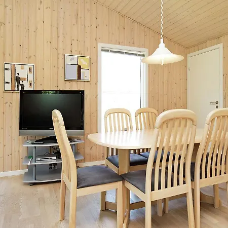 Vakantiehuis Three-bedroom Holiday In 1